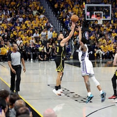 How much do courtside tickets cost for a Warriors playoff game?