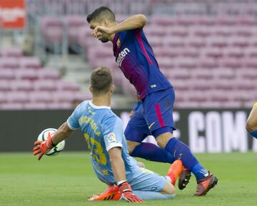 Posible penalti de Chichizola a Luis Suárez. 
 


