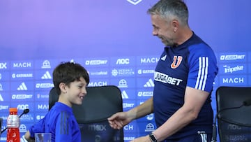 Futbol, Conferencia de prensa de Universidad de Chile .
El entrenador Gustavo Alvarez realiza rueda de prensa el el CDA, Santiago, Chile.
04/10/2024
Jonnathan Oyarzun/Photosport
Football,
Press conference of the Universidad de Chile.
Gustavo Alvarez head coach holds a press conference at the CDA, Santiago, Chile
04/10/2024
Jonnathan Oyarzun/Photosport