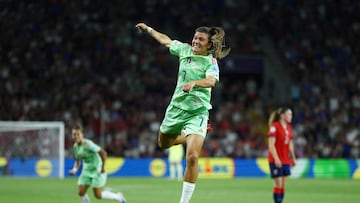 Soccer Football - UEFA Women's Euro 2025 - Quarter Final - Norway v Italy - Stade de Geneve, Geneva, Switzerland - July 16, 2025 Italy's Sofia Cantore celebrates their first goal scored by Italy's Cristiana Girelli REUTERS/Matthew Childs TPX IMAGES OF THE DAY