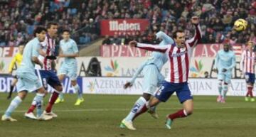 El arbitro señaló un derribo de Sissoko sobre un Godín que se había incorporado al ataque