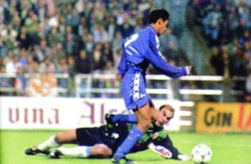 El 29/10/1997 un jovencísimo  Raúl de 17 años, debutó con el primer equipo del Real Madrid en Primera división. El rival era el Zaragoza e hizo un partidazo en el que a punto estuvo de batir a Cedrún 