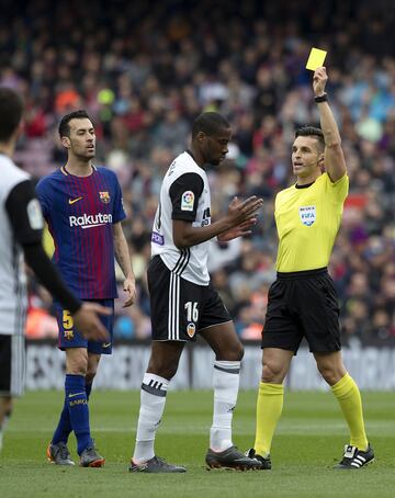 Tarjeta amarilla a Kondogbia jugador del Valencia 