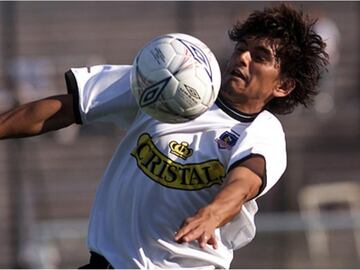 El lateral se inició en La Serena y a continuación pasó a Colo Colo, donde fue buena figura a nivel local. Luego de jugar en España y Austria, regresó a Chile para defender a Unión Española, en 2006.