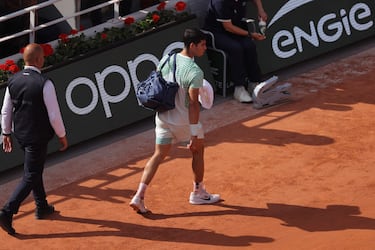 What injury did Carlos Alcaraz suffer against Djokovic? How long is he out for?