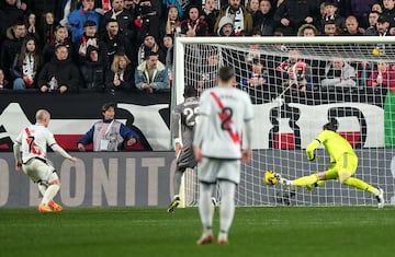 Centrochut de Lejeune que logra desviar Isi en forma de remate a portería, sorprendiendo al propio Courtois y toda la zaga madridista, firmando el gol del 3-3.