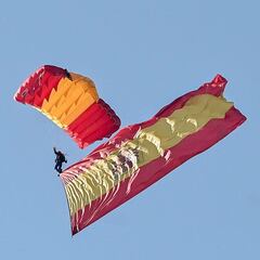 Muere un cabo de la Guardia Civil en un salto en paracaídas