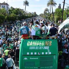 Sevilla se tiñe de verdiblanca