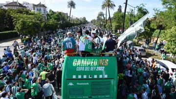 El autob&uacute;s del Betis, hacia el centro. 