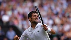 Novak Djokovic celebra su victoria en el tercer set del partido contra Andrey Rublev en Wimbledon.