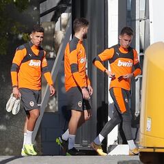 Carlos Soler y Patrick Cutrone, entre algodones para el Madrid