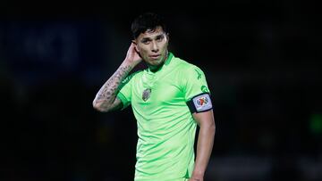 Carlos Salcedo sufrió rotura de ligamento en su primer entrenamiento con Rayados