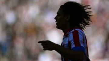 Falcao celebra uno de sus goles ante el Granada.