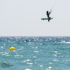 Tarifa corona los primeros campeones del Mundial Junior de Kitesurf 2024