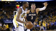 Mirotic y Durant, durante un partido