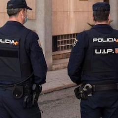 Un empleado de supermercado fotografía la tarjeta de una anciana y le estafa 5.000 euros