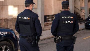 Un empleado de supermercado fotografía la tarjeta de una anciana y le estafa 5.000 euros