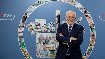 El empresario valenciano, máximo accionista de Mercadona, ocupa el quinto puesto de la lista española con una fortuna de 3.900 millones de euros.