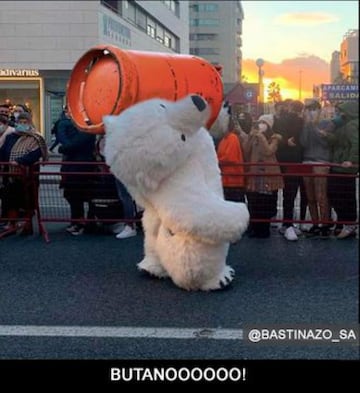 Los mejores memes del oso del cuello roto de la cabalgata de Reyes de Cádiz