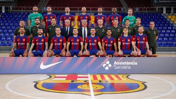 El Barcelona de fútbol sala se hizo este lunes la foto de familia.