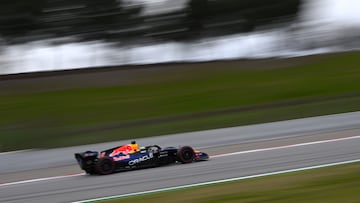 Hadjar, con el Red Bull en el test de Montmeló.