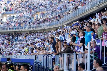 Afición del Málaga durante el partido contra el Huesca.