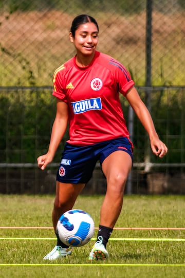 La Selección Colombia Femenina sigue preparando el partido ante Ecuador por Copa América. Las dirigidas por Nelson Abadía volvieron a los trabajos de campo.