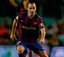 La baja de Xavi fuerza la vuelta al once de Iniesta