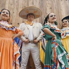 Luisa Fernanda W y Pipe Bueno abren las puertas de su restaurante