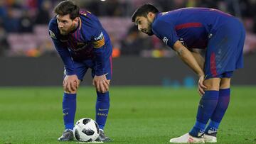 Messi y Su&aacute;rez, dos cracks que no llenan el Camp Nou.
