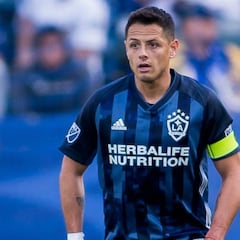 Chicharito presume mural con leyendas de LA Galaxy