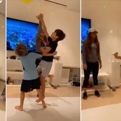 Shakira y Piqué enloquecen con el mundial de globos y arbitran el partido de sus hijos