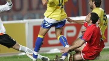 <b>GOL ESTÉRIL. </b>Marcos Márquez remató al fondo de la red una precisa asistencia de Nauzet. Poco después, vería la roja por un codazo.