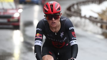 Tudor Pro Cycling Team's Australian rider Michael Storer cycles in a breakaway in the final kilometers of the 7th stage of the Paris-Nice cycling race, 109,3 km between Nice and Auron, on March 15, 2025. (Photo by Anne-Christine POUJOULAT / AFP)