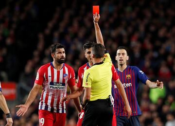 Con 0-0 en el marcador y tan sólo 28 minutos de partido Diego Costa reclamó una falta y protestó al árbitro viendo la roja directa. Según redactó Gil Manzano en el acta: “Diego Costa fue expulsado por el siguiente motivo: Dirigirse a mí a viva voz, en los siguientes términos: “¡¡ME CAGO EN TU PUTA MADRE!!, ¡¡ME CAGO EN TU PUTA MADRE!!”. “Una vez expulsado, aún en el terreno de juego, me agarró en sendas ocasiones por el brazo con el objeto de impedir que no mostrara más tarjetas”.

