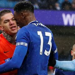 Mal día para Mina en Premier, el City vence al Everton