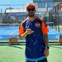 Estuvo en la Roja de Bielsa, le marcó al Barça y ahora es fan del pádel: "Juego más que fútbol"