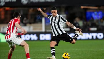 Reina, ante el Sporting de Gijón.