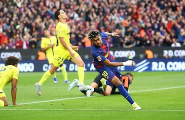 El jugador del Barcelona, Lamine Yamal, celebra tras marcar el 1-0 al Villarreal. 