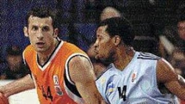 <b>DECISIVO.</B> Rigadeau fue, con 25 puntos, el máximo anotador.