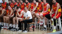 El equipo español durante el acto de presentación. 
 