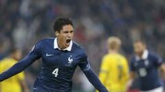 Varane fue capitán de Francia y dio el triunfo ante Suecia