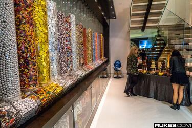 El creador de Minecraft monta un fiestón en su mansión