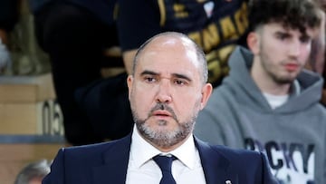 Monaco (Monaco), 19/01/2024.- Real Madrid's head coach Chus Mateo during the Euroleague Basketball match between AS Monaco and Real Madrid at the Louis II stadium, in Monaco, 19 January 2024. (Baloncesto, Euroliga) EFE/EPA/SEBASTIEN NOGIER
