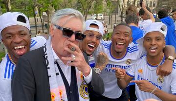 Ancelotti y Vinicius, celebrando la Liga.