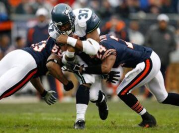 El a?o siguiente fue el turno del running back de los Seahawks Shaun Alexander, vigente MVP de la liga en ese momento. Una lesi車n en el pie le hizo perderse seis semanas, con el consiguiente baj車n estad赤stico, y nunca lleg車 a recuperar su nivel de temporadas anteriores. Al preguntarle por la maldici車n del Madden, el jugador se mostr車 esc谷ptico y achac車 la lesi車n a un simple lance del juego, declarando: "?Prefieres lesionarte y estar en el Madden o simplemente lesionarte?".