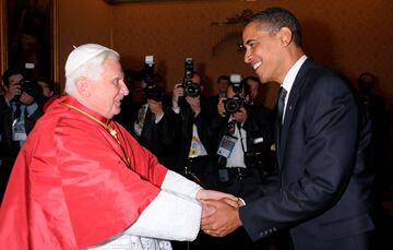 Benedicto XVI y Barack Obama., político estadounidense que ejerció como el 44.º presidente de los Estados Unidos de América.