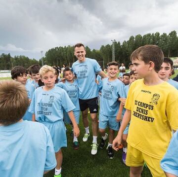 Tiene un campus de fútbol para niños en Castañares desde 2012, hasta ahora ya es la VI edición.