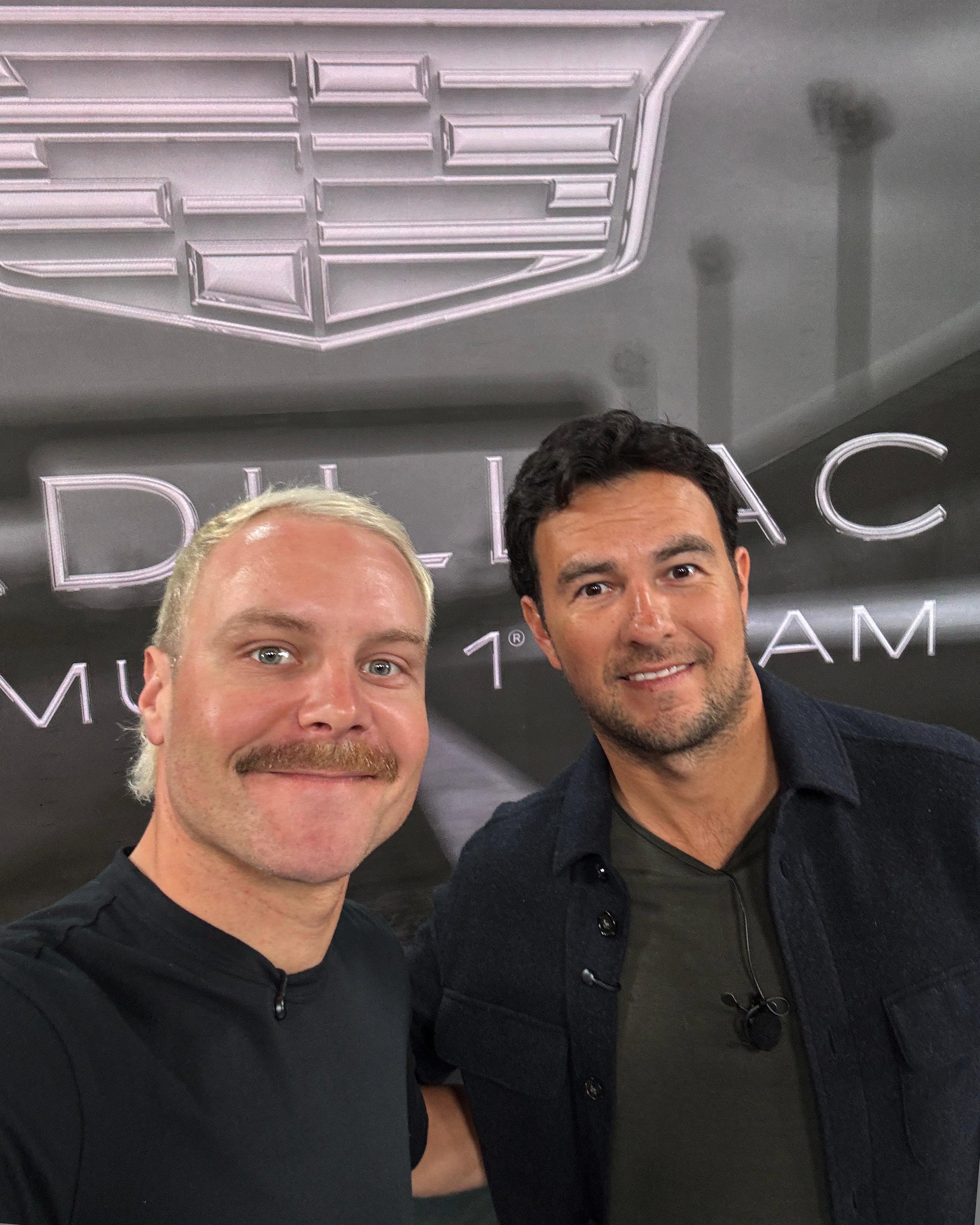 Valtteri Bottas y Sergio Pérez posan como pilotos de Cadillac para 2026.
