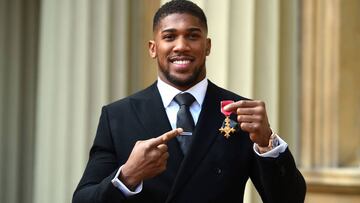 Anthony Joshua se iguala con Henry Cooper y Lennox Lewis